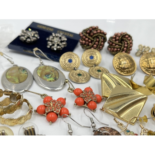 1112 - A collection of vintage earrings to include Trifari, Jewelcraft etc.