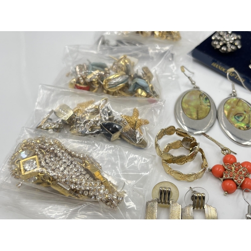 1112 - A collection of vintage earrings to include Trifari, Jewelcraft etc.