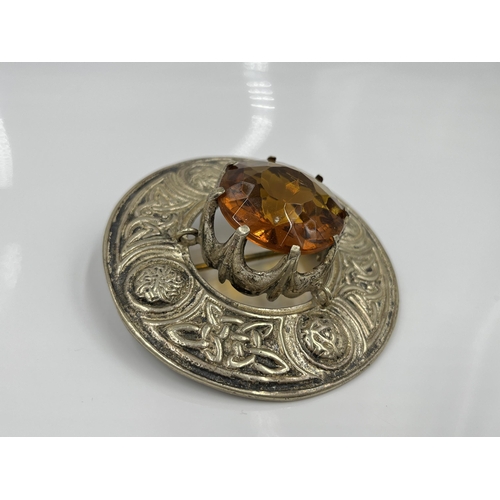 1114 - A Scottish white metal and faux citrine plaid pin brooch - approx. 8cm diameter and gross weight 108... 