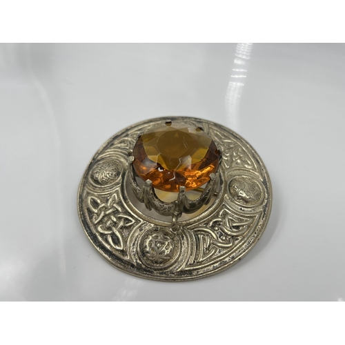 1114 - A Scottish white metal and faux citrine plaid pin brooch - approx. 8cm diameter and gross weight 108... 