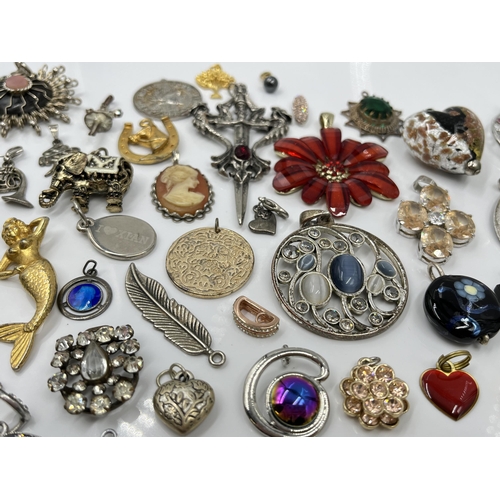 1116 - A collection of pendants