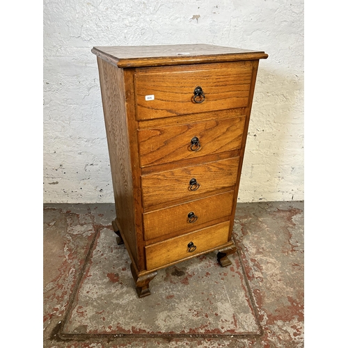 154 - An oak chest of five drawers with cabriole supports and spade feet - approx. 92cm high x 46cm wide x... 