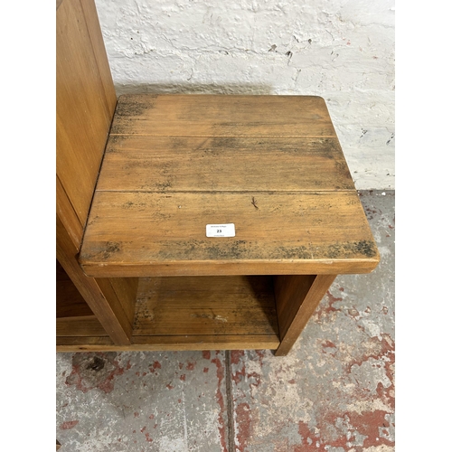 23 - An oak cabinet with single cupboard door - approx. 73cm high x 77cm wide x 37cm deep