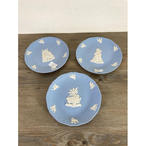 243 - Ten pieces of Wedgwood Jasperware