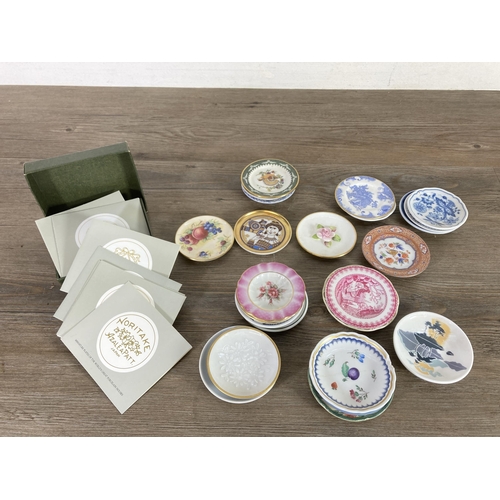 249 - A twenty five piece set of miniature plates of The World's Great Porcelain Houses to include Noritak... 