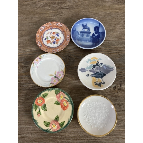 249 - A twenty five piece set of miniature plates of The World's Great Porcelain Houses to include Noritak... 