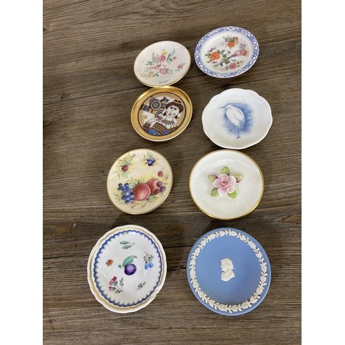 249 - A twenty five piece set of miniature plates of The World's Great Porcelain Houses to include Noritak... 