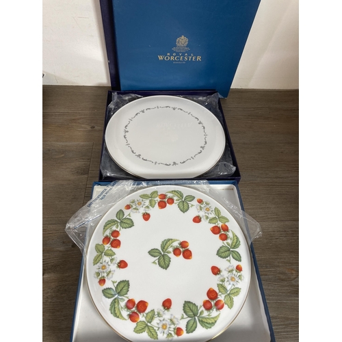 286 - Seven boxed items to include Royal Worcester Evesham Crudité dish, Royal Worcester Silver Chantilly ... 