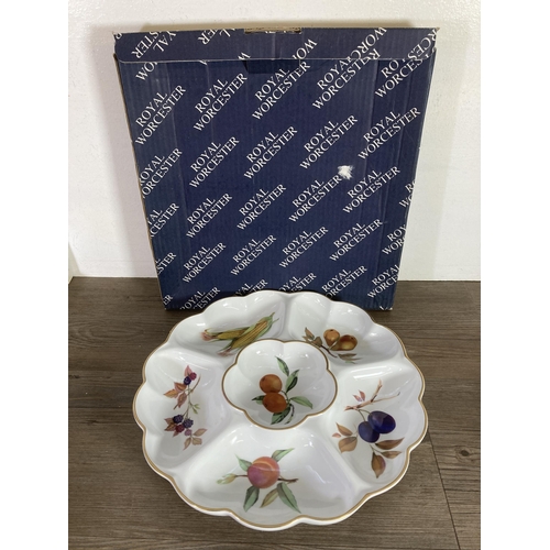 286 - Seven boxed items to include Royal Worcester Evesham Crudité dish, Royal Worcester Silver Chantilly ... 