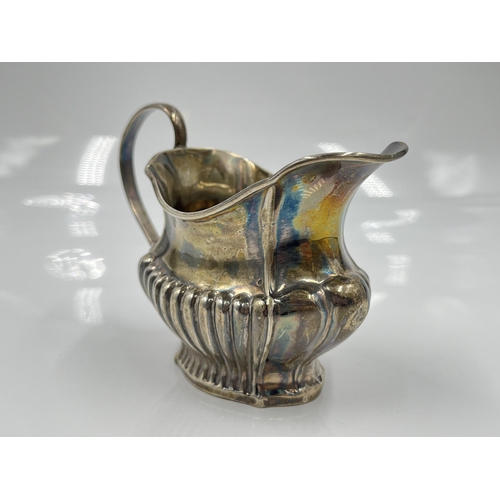 1241 - An Edwardian hallmarked Birmingham silver milk jug, dated 1902 - approx. gross weight 91 grams and 8... 