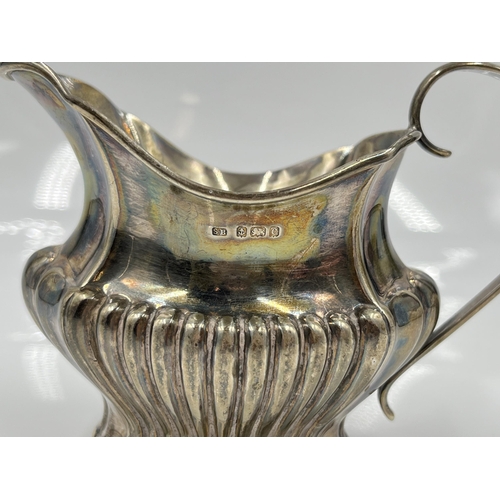 1241 - An Edwardian hallmarked Birmingham silver milk jug, dated 1902 - approx. gross weight 91 grams and 8... 