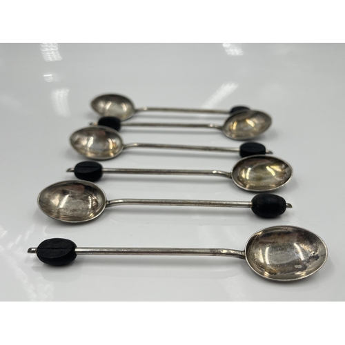 1242 - A set of six Hukin & Heath Ltd hallmarked Birmingham silver coffee bean spoons in Harrods London cas... 