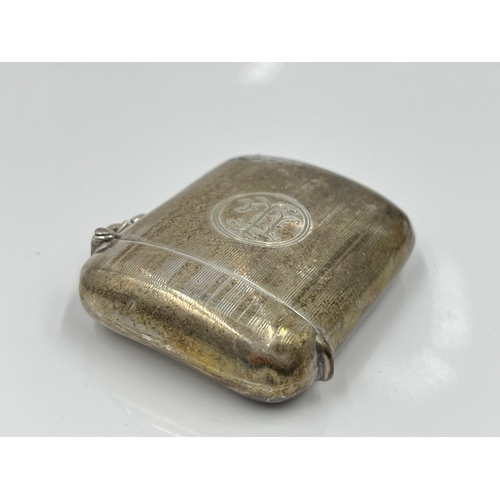 1243 - A Joseph Gloster Ltd hallmarked Birmingham silver vesta case, dated 1921 - approx. gross weight 37.6... 