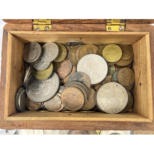 1263 - A collection of world coins to include 1941, 1963 and 1964 .900 silver 'Washington' ¼ dollars, .400 ... 