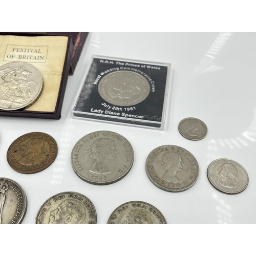 1264 - A collection of British coins to include 1890 Queen Victoria .925 silver crown, two 1933 George V .5... 