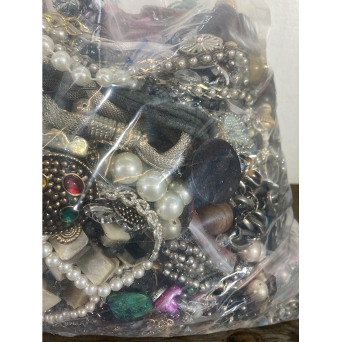 366 - Approx. 10kg of costume jewellery