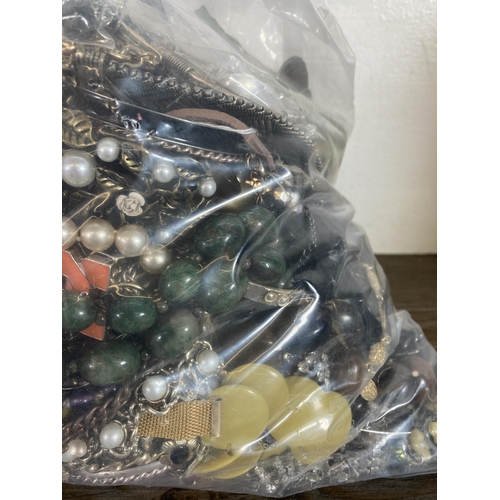 373 - Approx. 10kg of costume jewellery