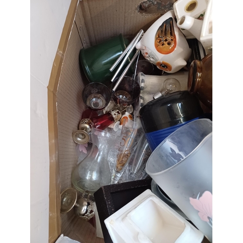 769 - A box containing house clearance items to include GEM quartz Tempest Fugit mantel clock, glassware, ... 