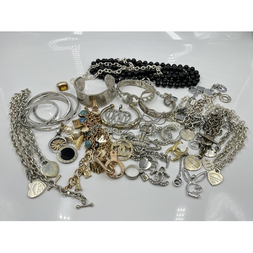 1064 - Approx. 1kg of fashion jewellery