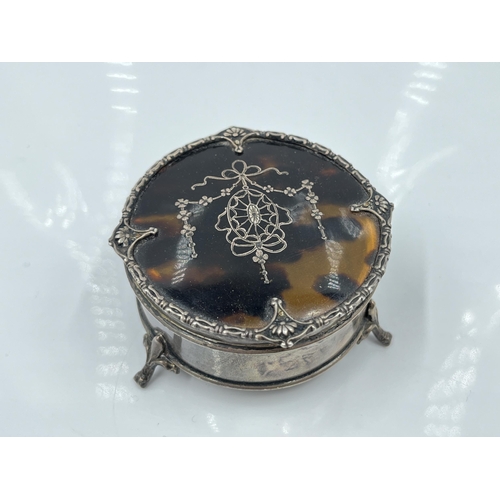 1218 - An Edwardian hallmarked Birmingham silver trinket box, dated 1910 - approx. gross weight 49 grams an... 