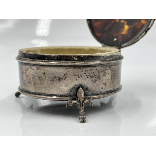 1218 - An Edwardian hallmarked Birmingham silver trinket box, dated 1910 - approx. gross weight 49 grams an... 