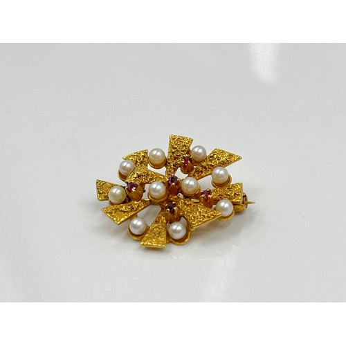 1150 - A Brutalist 9ct gold ruby and seed pearl pin brooch, hallmarked London 1974 - approx. gross weight 6... 