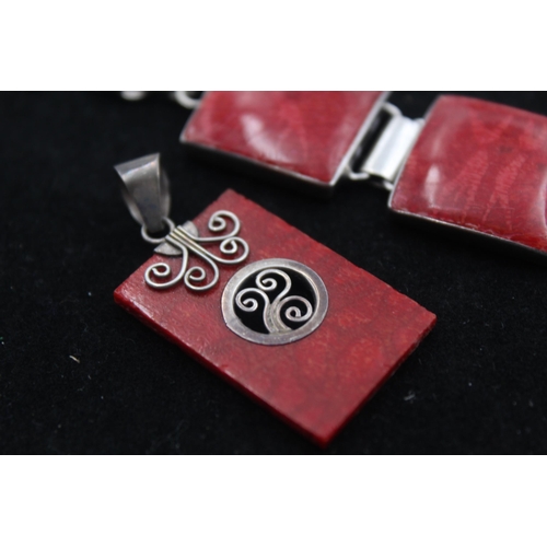 1152C - A .925 silver and coral jewellery set comprising bracelet, earrings and pendant - approx. gross weig... 