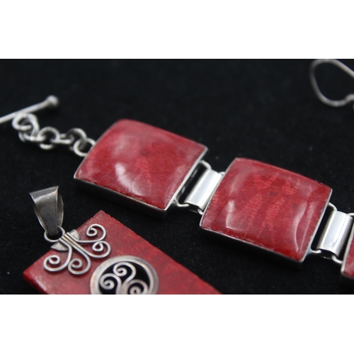 1152C - A .925 silver and coral jewellery set comprising bracelet, earrings and pendant - approx. gross weig... 