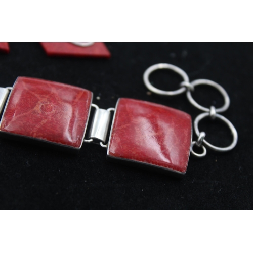 1152C - A .925 silver and coral jewellery set comprising bracelet, earrings and pendant - approx. gross weig... 