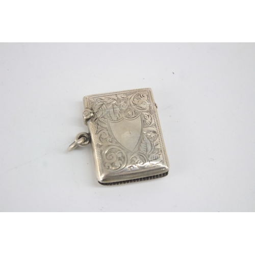 1209 - An Edwardian hallmarked Chester silver vesta case, dated 1905 - approx. gross weight 16 grams and 4.... 