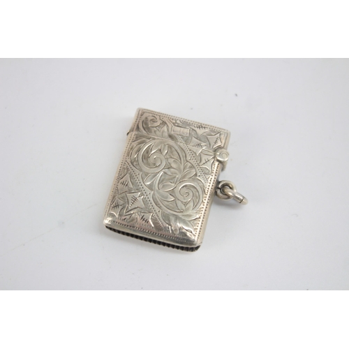 1209 - An Edwardian hallmarked Chester silver vesta case, dated 1905 - approx. gross weight 16 grams and 4.... 