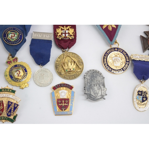 1251 - Twenty Masonic and RAOB jewels and badges to include Leicestershire & Rutland, Guild of Freeman Chap... 