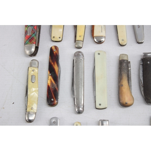 1268 - Twenty antique and vintage pocket knives to include Swayback style etc.