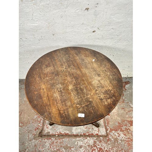 42 - A 19th century oak circular tilt top occasional table - approx. 71cm high x 78cm diameter