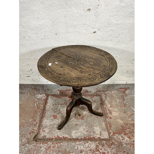 121 - A 19th century carved oak circular tripod pedestal occasional table - approx. 72cm high x 67cm diame... 