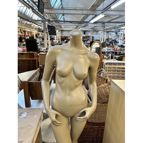 140 - A female shop display mannequin - approx. 167cm high