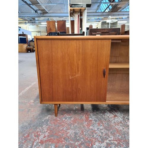 161 - A mid 20th century teak bookcase - approx. 76cm high x 122cm wide x 26cm deep