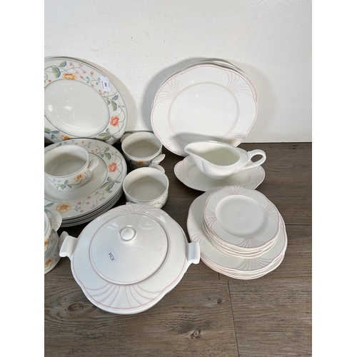 340 - A collection of Villeroy & Boch Albertina and Palatino bone china