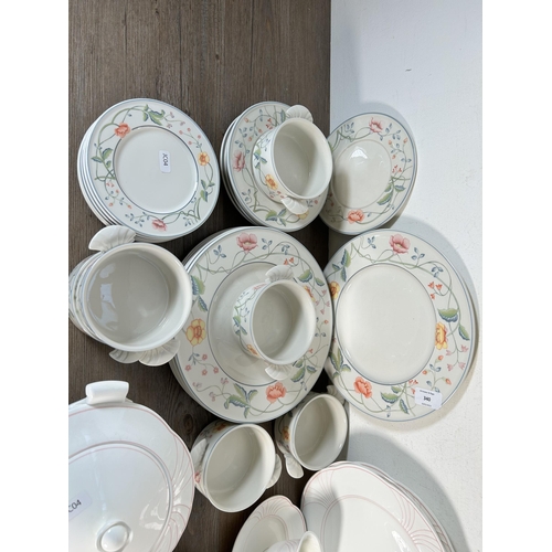 340 - A collection of Villeroy & Boch Albertina and Palatino bone china