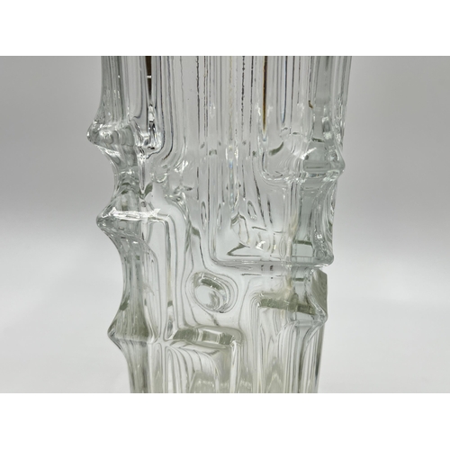 241 - A 1960s Sklo Union Rosich no. 617 ice melting vase designed by Vladislaw Urban - approx. 20cm high