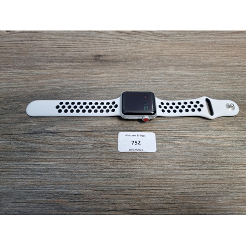 752 - A series 3 Apple watch