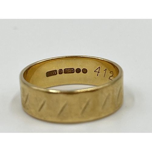 1157 - A hallmarked London 9ct gold textured band ring, size N - approx. gross weight 3.3 grams