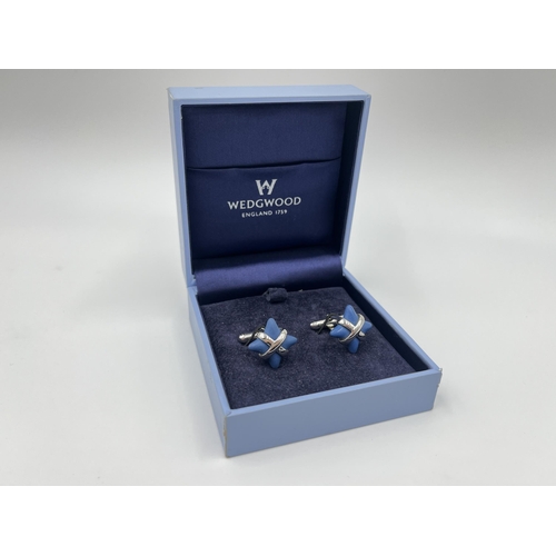 1162 - A boxed pair of Wedgwood cufflinks