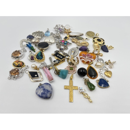 1164 - A collection of pendants