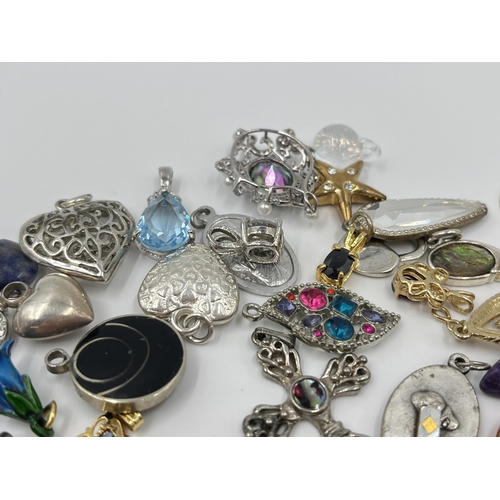 1164 - A collection of pendants