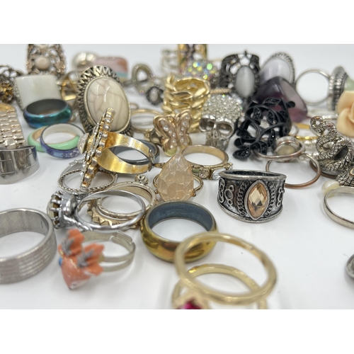 1167 - A collection of fashion rings