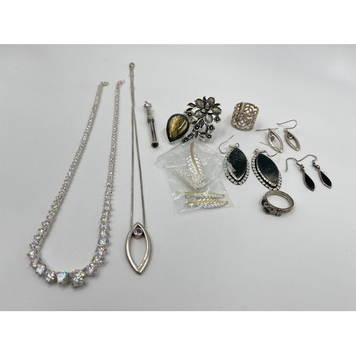 1169A - A collection of .925 silver jewellery