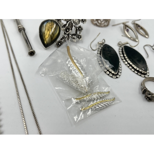 1169A - A collection of .925 silver jewellery