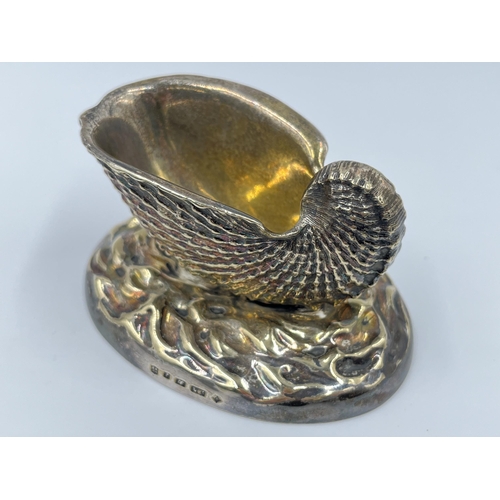 1231 - An Elkington & Co. silver plated conch shell pedestal dish - approx. 5.5cm high x 9cm wide