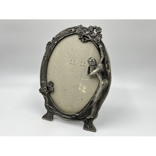 1233 - An Art Nouveau style pewter photo frame - approx. 21cm x 15cm wide